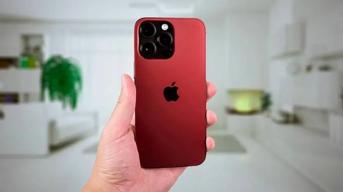 iPhone 15 Pro Max nổi bật với khung viền Titan