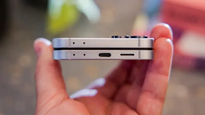 So sánh Samsung Galaxy Z Flip 8 vs Galaxy Z Flip 5 về pin