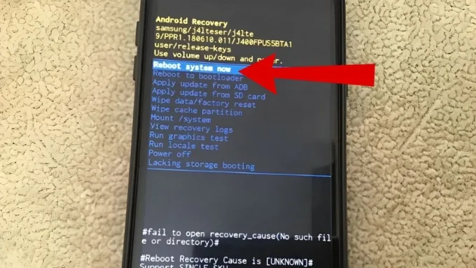 Chọn mục Reboot system now để khởi động lại thiết bị