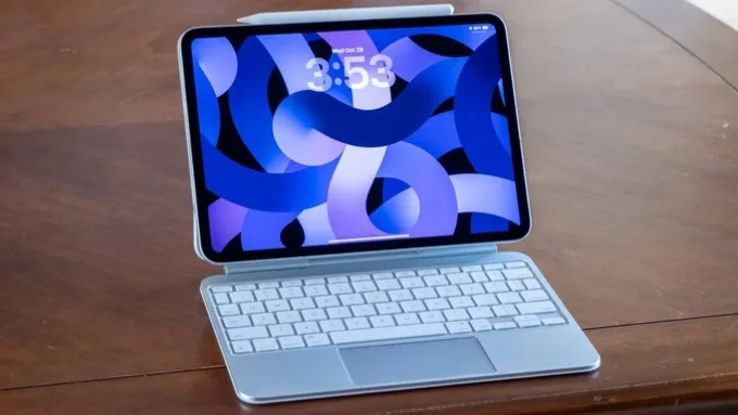 iPad Pro M5 tiếp tục duy trì phong cách thiết kế cao cấp quen thuộc với khung nhôm phẳng, độ mỏng chỉ 5.1mm
