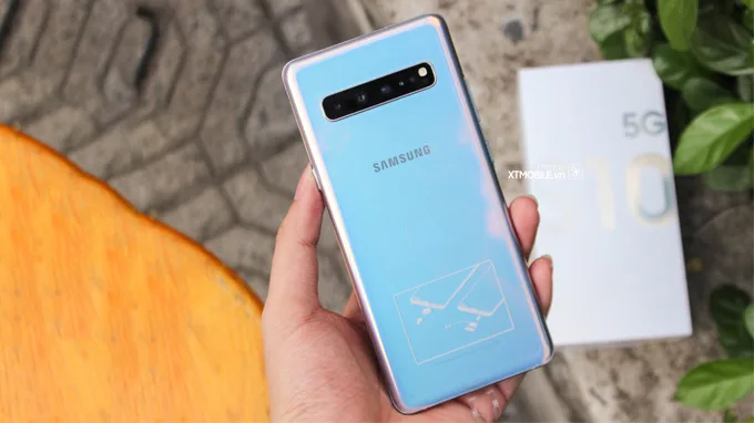 camera trên Galaxy S10 5G được sắp xếp theo chiều ngang thay vì chiều dọc
