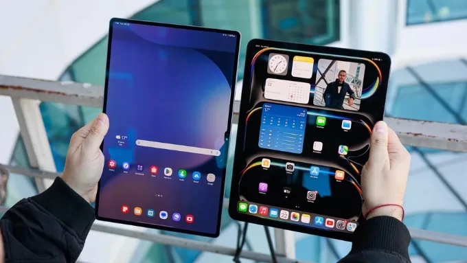 iPad nhỉnh hơn về độ chính xác màu, trong khi Galaxy Tab chiếm ưu thế ở kích thước và nhu cầu giải trí