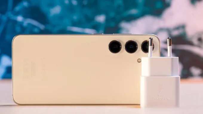 Galaxy S24 được trang bị công nghệ sạc nhanh có dây 25W