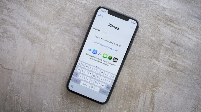 Kiểm tra và đăng xuất iCloud trước khi mua máy