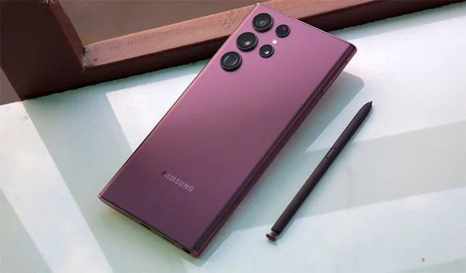 Samsung lần đầu tiên trang bị cho Galaxy S22 Ultra bút S-Pen bên trong thân máy