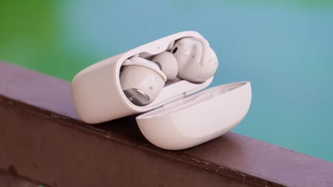 Bose QuietComfort Ultra Earbuds thế hệ thứ 2 được xem là đối thủ trực tiếp của AirPods Pro 3