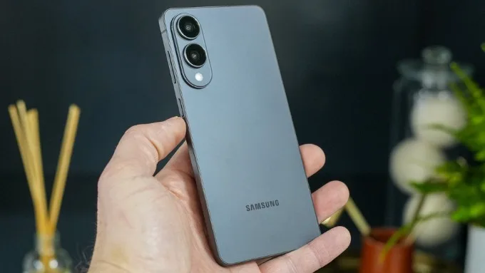 thiet-ke-ben-ngoai-samsung-galaxy-s25-edge-xtmobile