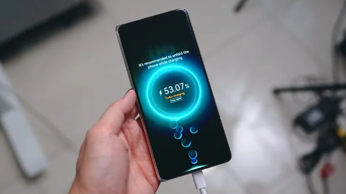 Mate X7 trang bị viên pin 5.600 mAh