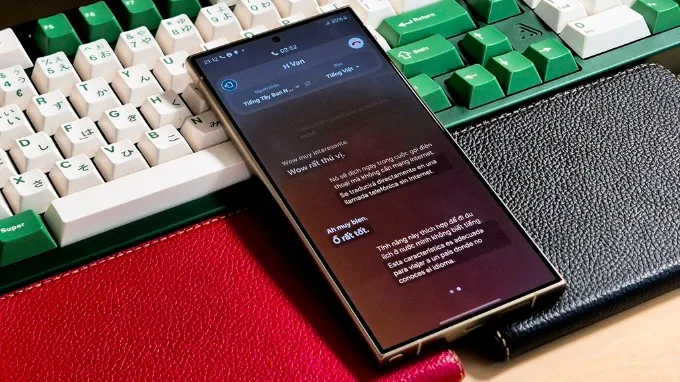 Phiên dịch trực tiếp là tính năng AI trên Samsung S24 cực kỳ hữu ích