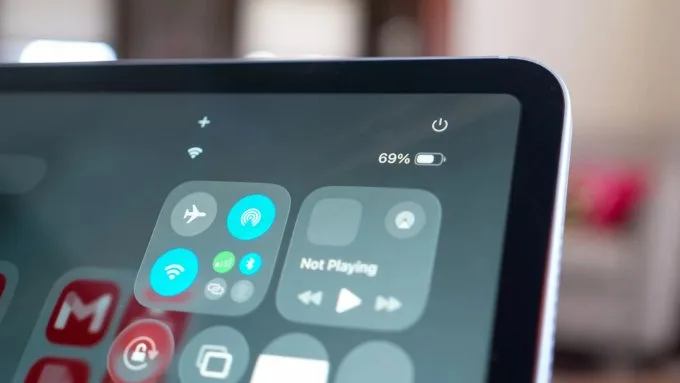 So sánh iPad Air M4 và iPad Pro M5 về pin