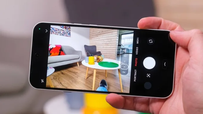Nothing Phone (4a) được trang bị cụm 3 camera sau với thông số khá ấn tượng trong phân khúc