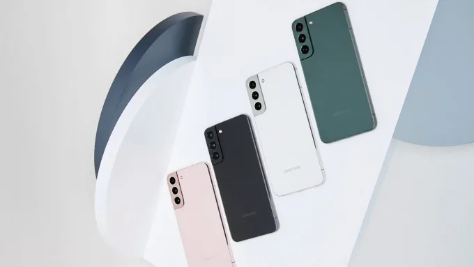 Samsung Glalaxy S22 Plus so sánh với iPhone 13 Pro pin