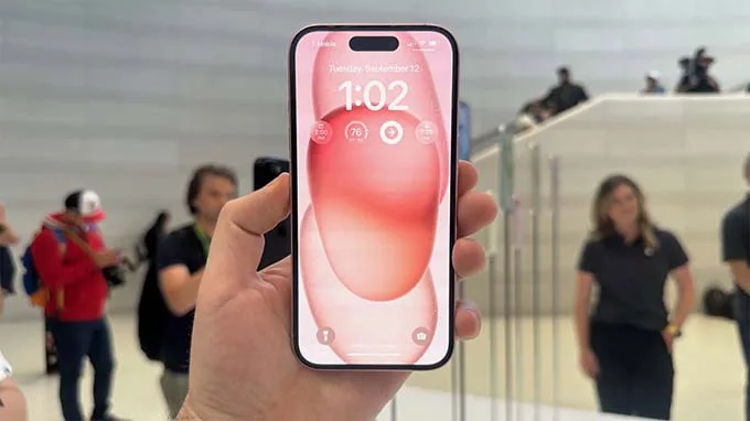 Đánh giá màn hình hiển thị của iPhone 15