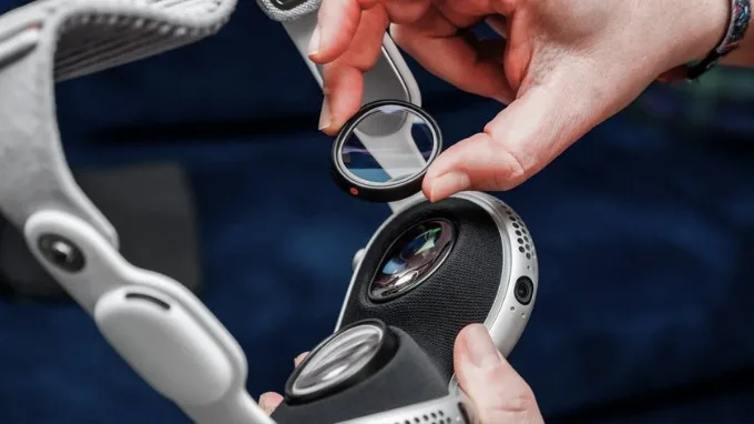 Tròng kính của Apple Vision Pro