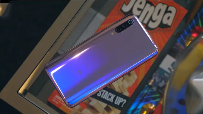 Lưng máy được trang bị kính cường lực Gorilla Glass 5