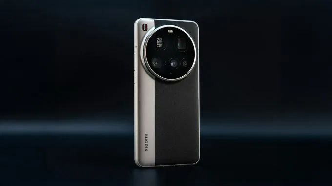 So sánh thiết kế Galaxy S25 Ultra và Xiaomi 15 Ultra
