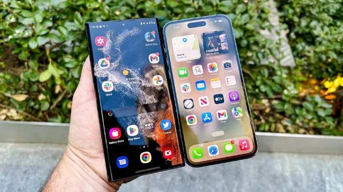 Vậy nên mua điện thoại màn hình cong hay phẳng?