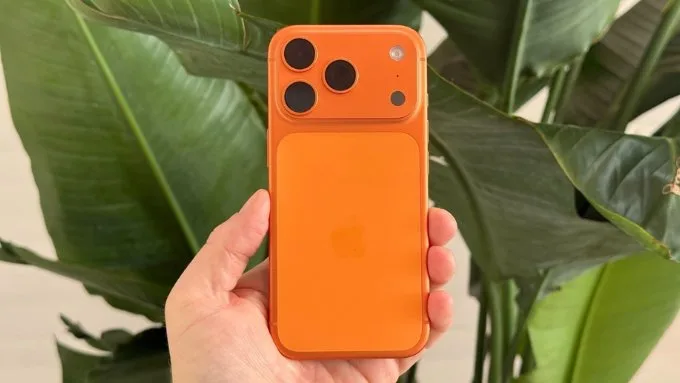 iPhone 18 Pro Max có thể lớn và nặng hơn
