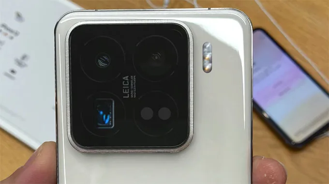 Xiaomi 15 Pro được trang bị hệ thống 3 camera
