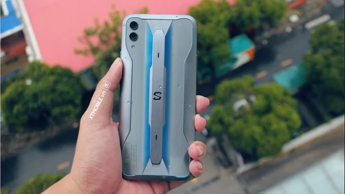 Mặt lưng hầm hố của Black Shark 2 Pro
