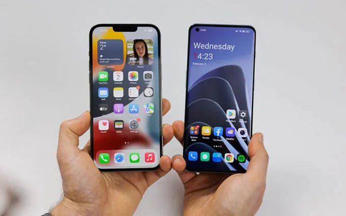 Màn hình OnePlus 10 Pro và iPhone 13 Pro Max đều có kích thước 6,7 inch