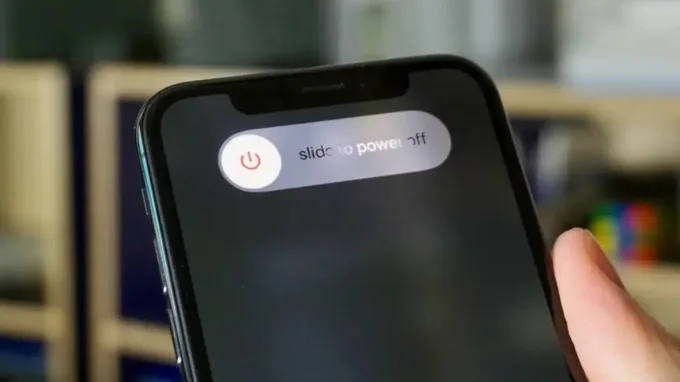 Khởi động lại iPhone của bạn