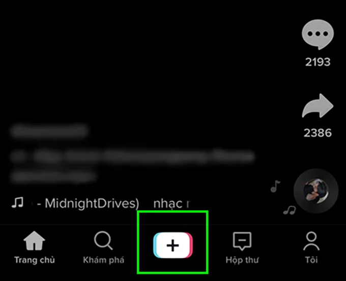 Mở TikTok và nhấn chọn biểu tượng dấu cộng 