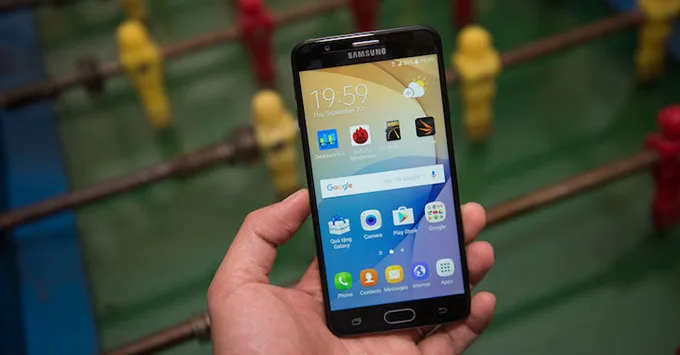 khi-cung-muc-gia-galaxy-s7-canh-tranh-truc-tiep-voi-galaxy-j7-prime7