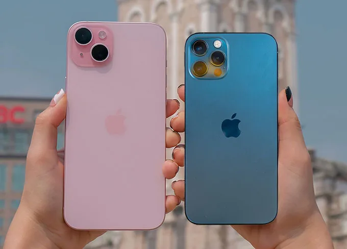 So sánh kích thước và trọng lượng iPhone 15 Plus và iPhone 12 Pro