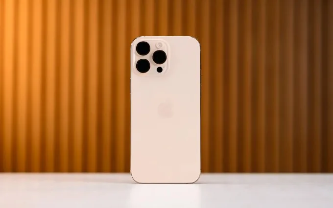 Ảnh thực tế iPhone 16 Pro Max Titan Sa Mạc