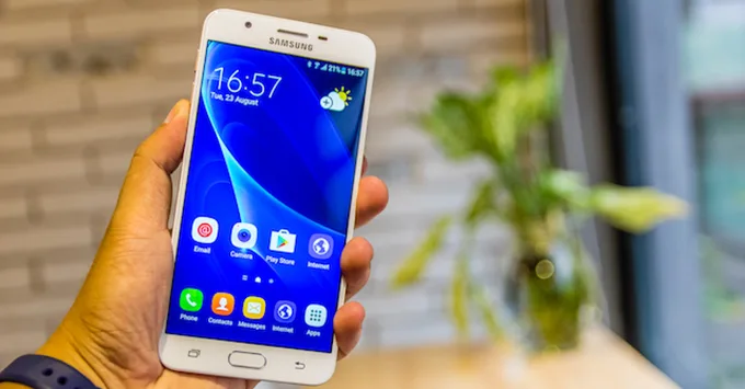 khi-cung-muc-gia-galaxy-s7-canh-tranh-truc-tiep-voi-galaxy-j7-prime123