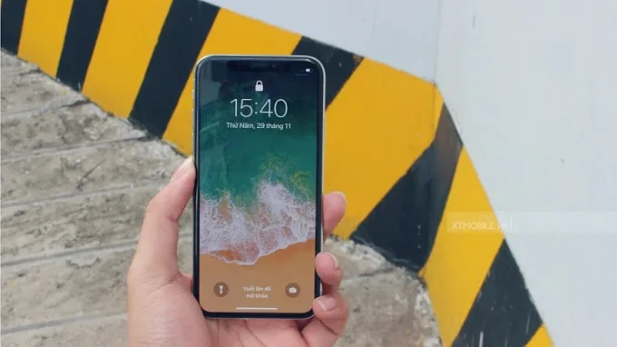 Màn hình iPhone X hiển thị sắc nét ngay cả dưới trời nắng