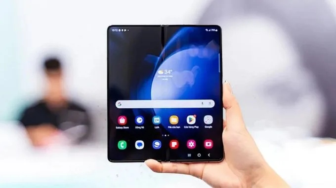 Màn hình AMOLED 7.6 inch độ sáng 2,600 nits cực cao