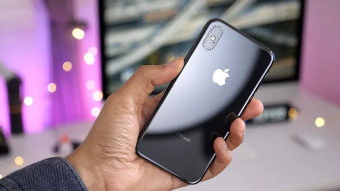 Nên mua iPhone X không
