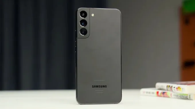 Samsung Galaxy S22 cũ là phiên bản nhỏ gọn nhất trong dòng S22 series
