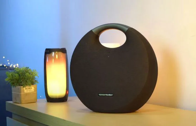 So sánh loa bluetooth Harmon Kardon Onyx Studio 5 và 6 chất âm