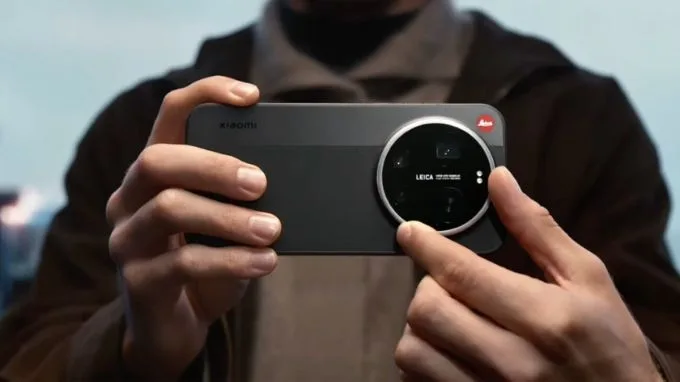 Camera cho ảnh chụp cực xịn với vòng xoay linh hoạt 