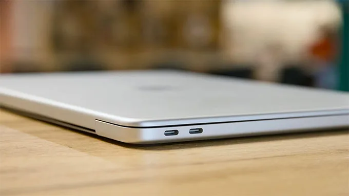 MacBook Neo 512GB có hai cổng USB-C