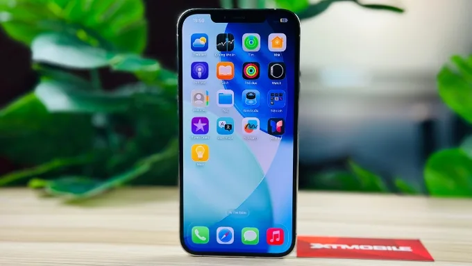 Máy sở hữu màn hình Super Retina XDR OLED 6.7 inch với độ phân giải cao