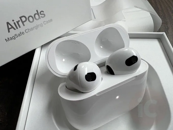 AirPods 3 sở hữu nhiều tính năng tuyệt vời hỗ trợ chất âm lẫn pin