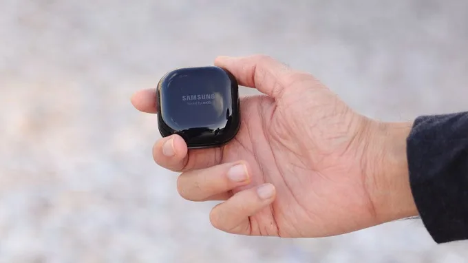 Hộp Galaxy Buds Pro gọn gàng, nhẹ nhàng