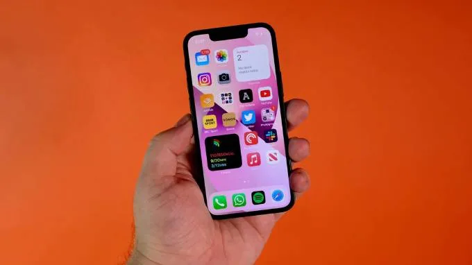 Màn hình OLED trên iPhone 13 Mini 256GB cũ hiển thị sắc nét