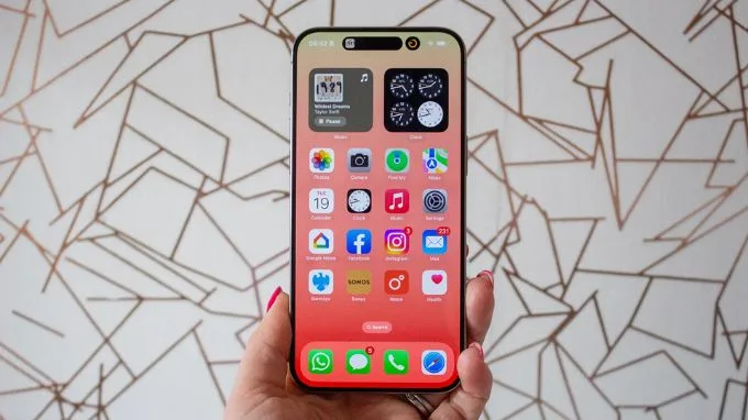 Màn hình iPhone 15 Pro Max 1TB cũ sở hữu công nghệ Dynamic Island