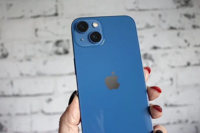 Thiết kế khung viền nhôm và mặt kính Ceramic Shield của iPhone 14 512GB