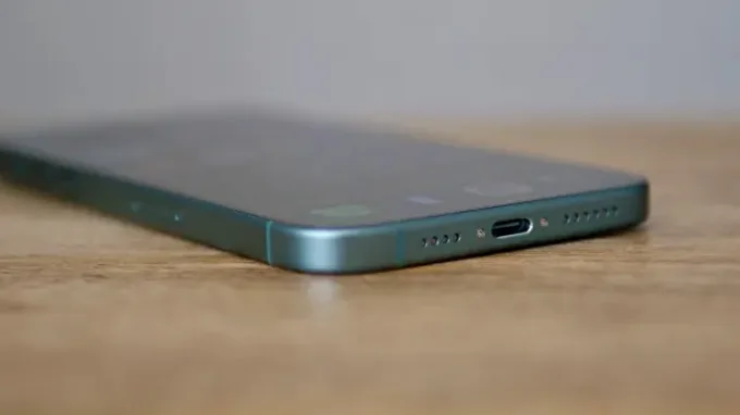 Chuẩn pin sạc trên iPhone 16 Plus 128GB cũ đẹp