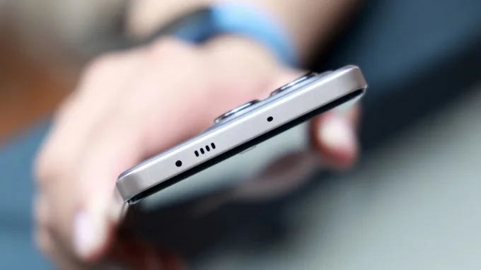 loa kép trên Tecno Pova 7