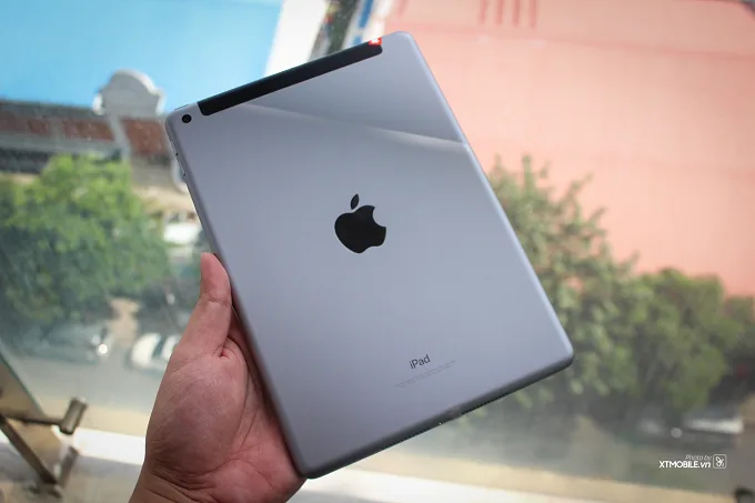 Thiết kế sang trọng, phỏng theo iPhone