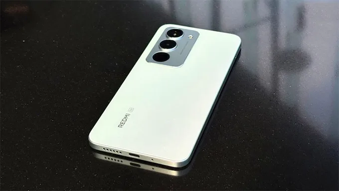 Điểm nổi bật nhất của Xiaomi Redmi 15 chính là viên pin dung lượng lớn 7.000mAh