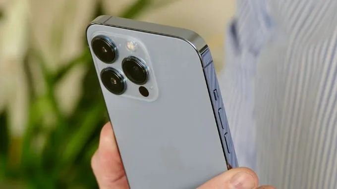 Thiết kế iPhone 13 Pro 512GB cũ 97% với khung thép chắc chắn
