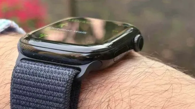 thiết kế của Apple Watch Series 10 42mm (LTE) viền nhôm VN/A